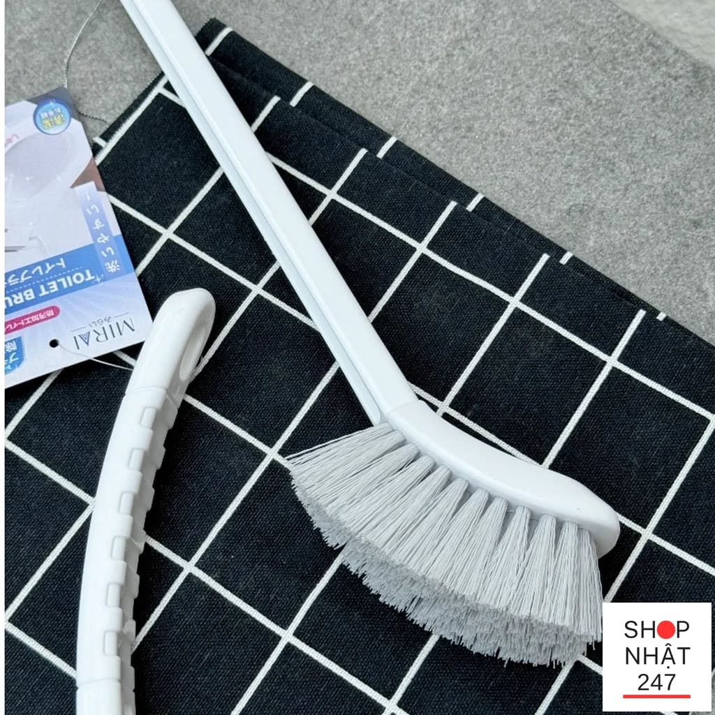 nen-dung-choi-co-toilet-loai-nao.webp