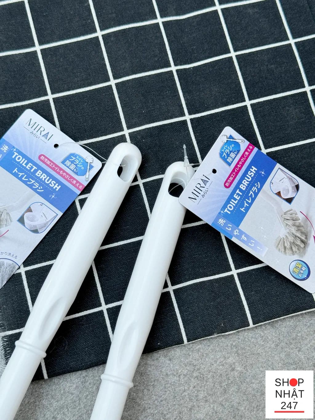 co-nen-mua-choi-co-toilet-gia-re-MIRAI.webp